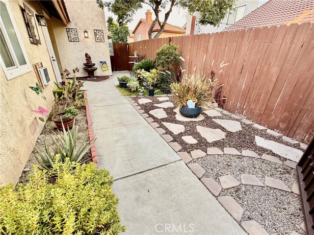 14213 Ranchero Drive, Fontana CA: https://media.crmls.org/medias/3930d2ad-196f-44a7-878a-14f82093a6e1.jpg
