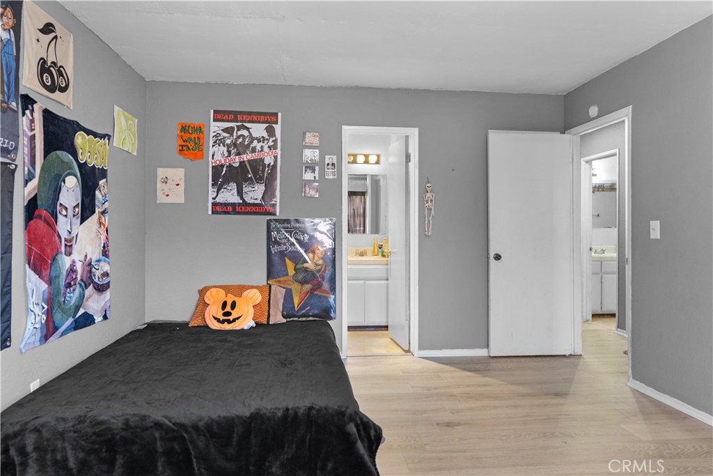 https://media.crmls.org/medias/39310fd1-05d4-4446-9b72-e87f206bf26d.jpg?preset=X-Large