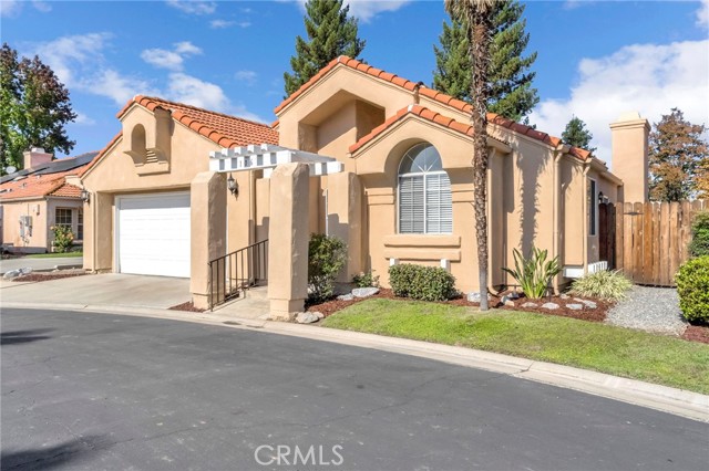 Detail Gallery Image 2 of 32 For 645 E Champlain Dr #106,  Fresno,  CA 93730 - 2 Beds | 4 Baths