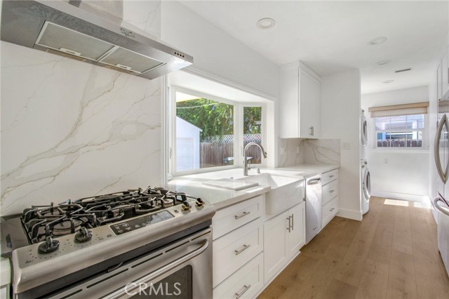 Detail Gallery Image 5 of 16 For 303 E 19th Street, Costa Mesa,  CA 92627 - 3 Beds | 1 Baths