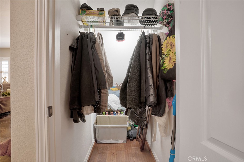 https://media.crmls.org/medias/393287bc-e73c-4b32-a660-f34332010b54.jpg?preset=X-Large