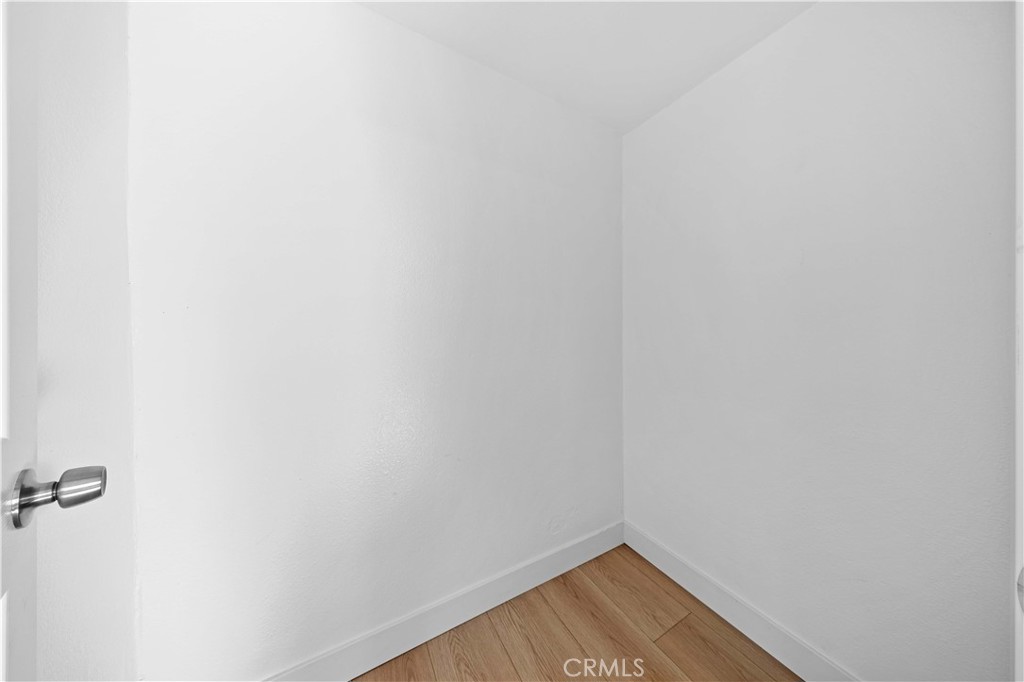 https://media.crmls.org/medias/3932b790-424a-451c-a4d9-8cbee42f02c4.jpg?preset=X-Large