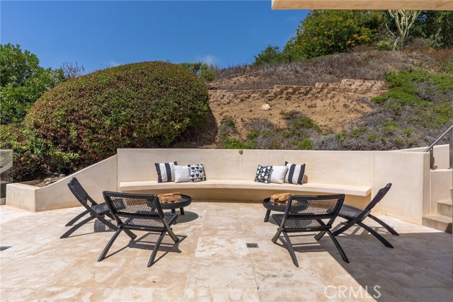 900 Gainsborough Drive, Laguna Beach CA: https://media.crmls.org/medias/3932f307-c320-4b04-80ed-920c6213042b.jpg