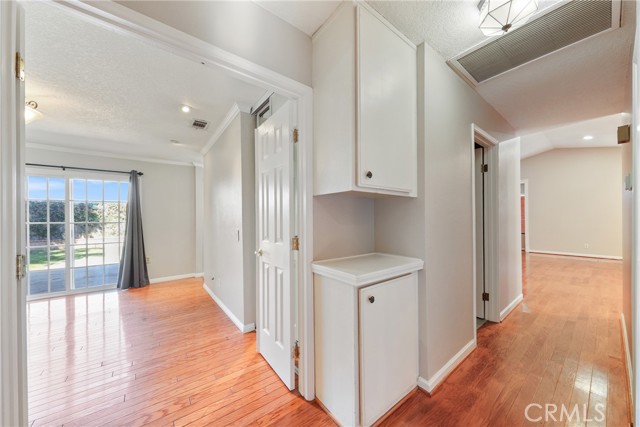 1042 Bassett Court, San Dimas CA: https://media.crmls.org/medias/3933601a-2ee7-4e69-90da-6a72354e3ee1.jpg