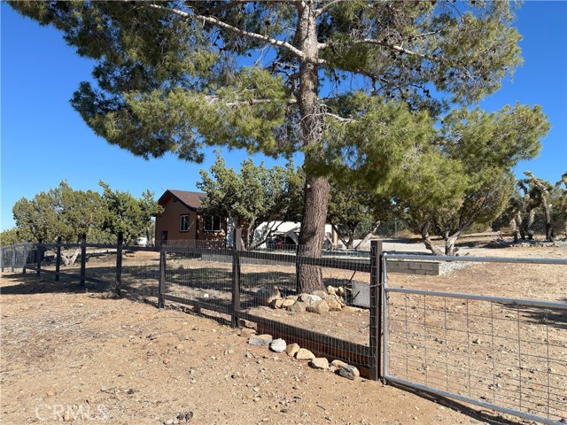 Detail Gallery Image 25 of 38 For 984 Pinon Rd, Pinon Hills,  CA 92372 - 3 Beds | 2/1 Baths