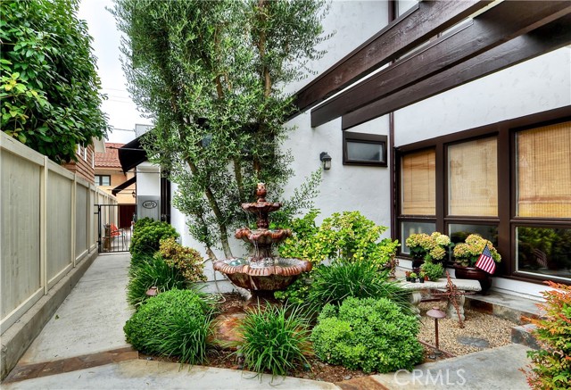 Detail Gallery Image 4 of 39 For 611 1/2 Orchid Ave, Corona Del Mar,  CA 92625 - 3 Beds | 2/1 Baths