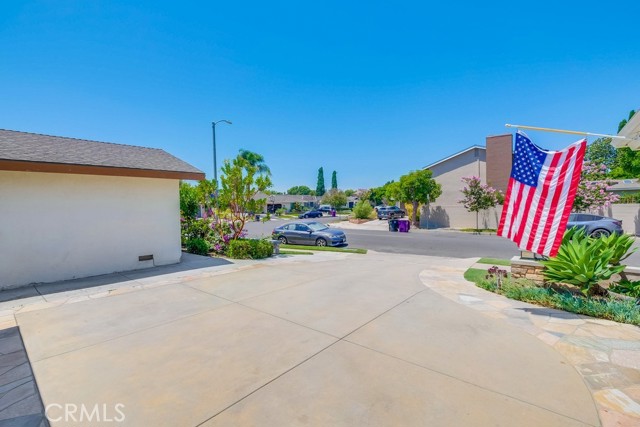 Large driveway to accommodate several cars or RV