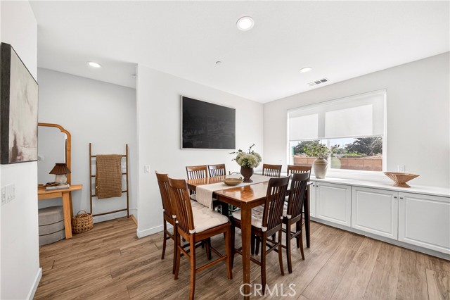 Detail Gallery Image 6 of 23 For 390 N Bellarose Way, Anaheim,  CA 92805 - 3 Beds | 2/1 Baths