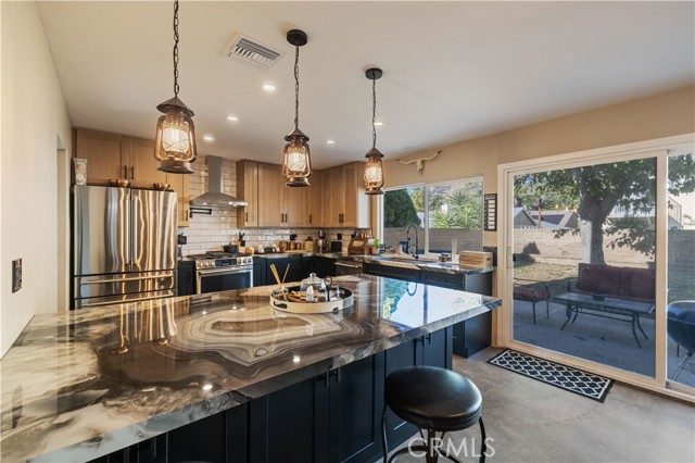 Detail Gallery Image 3 of 44 For 28975 Lotusgarden, Canyon Country,  CA 91387 - 4 Beds | 3 Baths