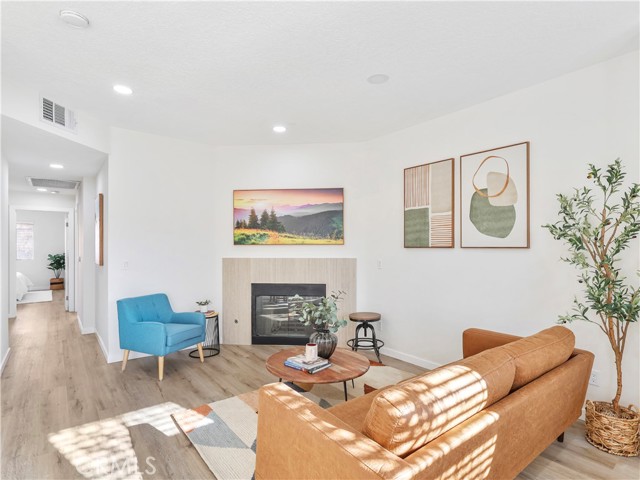 Detail Gallery Image 23 of 45 For 7320 Balboa Bld, Lake Balboa,  CA 91406 - 2 Beds | 2 Baths