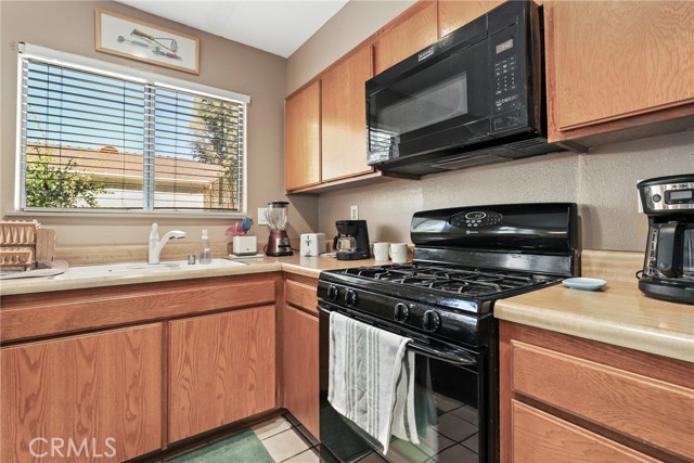 6668 Julliard Avenue, Moorpark CA: https://media.crmls.org/medias/39377f33-db5e-4eb4-87b6-dc7a5437639d.jpg