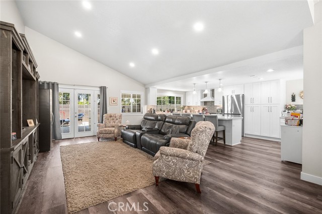 1092 Deborah Street, Upland CA: https://media.crmls.org/medias/39394513-854d-4203-9200-8626594aec97.jpg