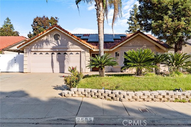 Detail Gallery Image 1 of 33 For 2505 Stuart Ave, Clovis,  CA 93611 - 4 Beds | 2 Baths