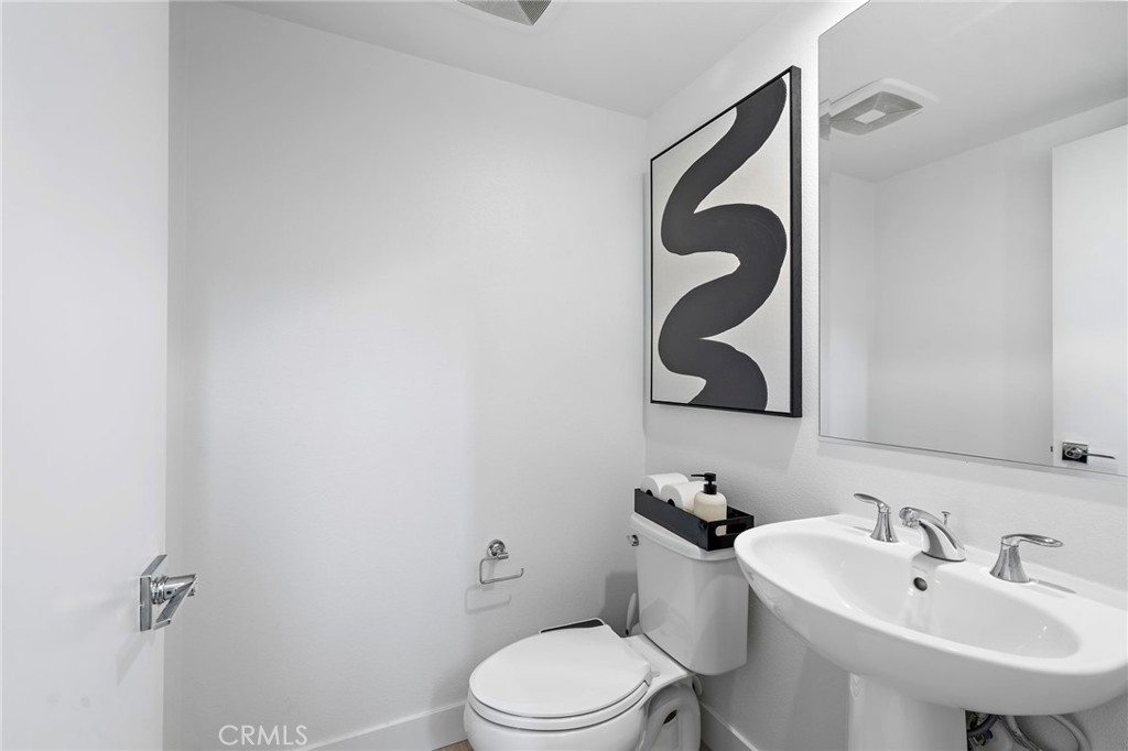https://media.crmls.org/medias/393a407d-1e08-4b90-8621-e5049dc89cea.jpg?preset=X-Large
