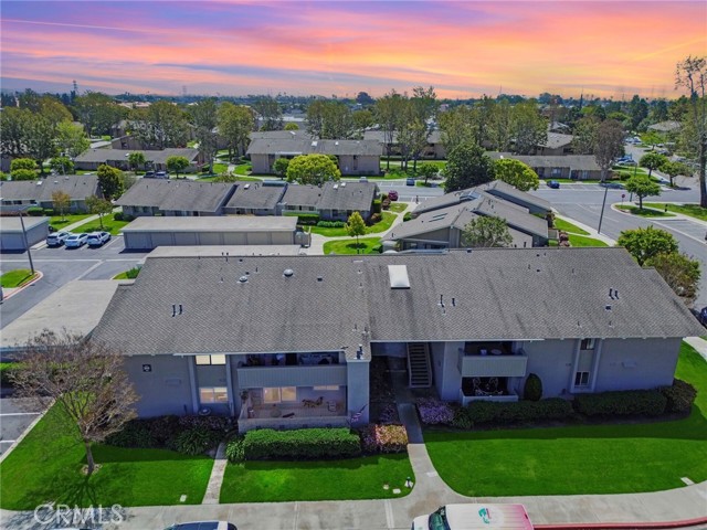Detail Gallery Image 2 of 43 For 8866 Tulare Dr 301c,  Huntington Beach,  CA 92646 - 3 Beds | 2 Baths