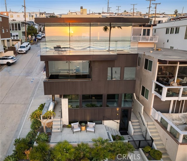 4320 The Strand, Manhattan Beach CA: https://media.crmls.org/medias/393acfd0-d31d-45fd-b293-a2f6f9e338cf.jpg