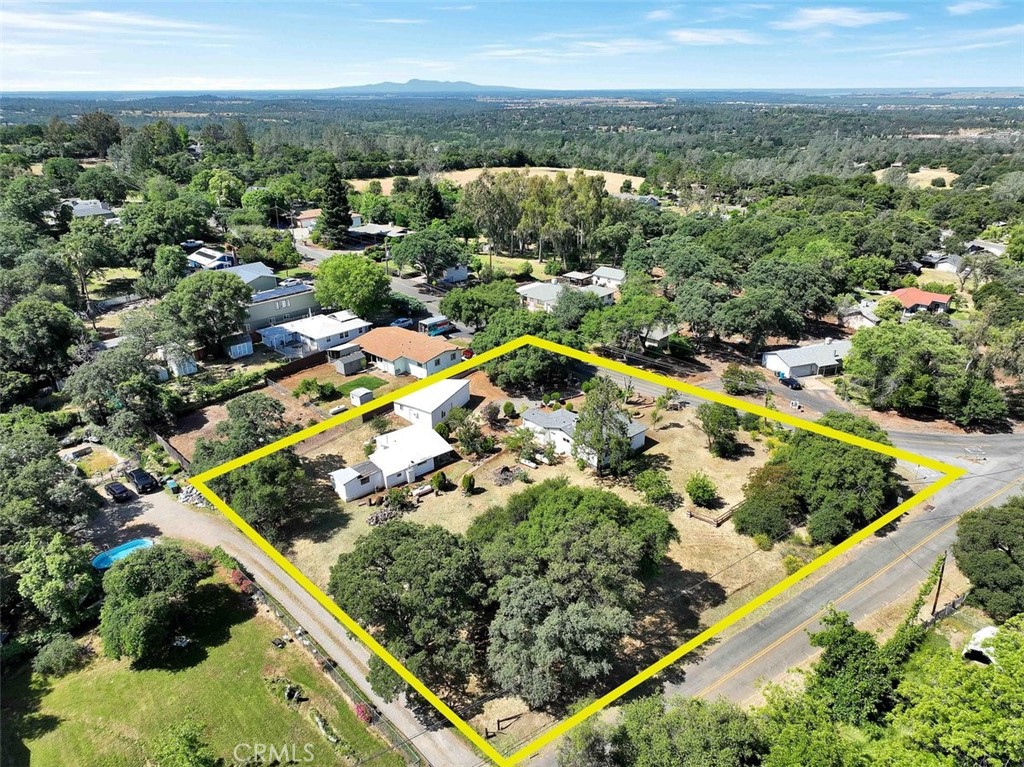 11 La Mirada Avenue
