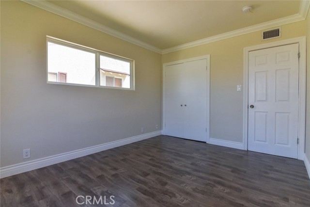 Detail Gallery Image 9 of 22 For 6906 Mclennan Ave, Lake Balboa,  CA 91406 - 3 Beds | 3 Baths