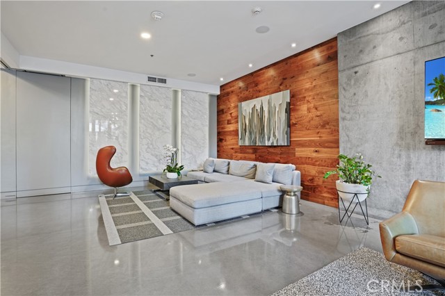 1111 S Grand Avenue, Los Angeles CA: https://media.crmls.org/medias/393bf4db-9046-499f-82cc-f5e05aa5c37e.jpg