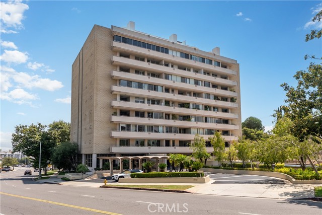 1333 S Beverly Glen Boulevard, Los Angeles CA: https://media.crmls.org/medias/393c23ac-c2b8-47b7-9f64-87ddb36b53ec.jpg