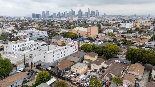 1124 1126 E 25th Street, Los Angeles CA: https://media.crmls.org/medias/393c2e51-1654-4f63-bd07-8ac5abe3e695.jpg