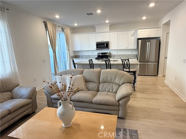 Detail Gallery Image 3 of 33 For 32741 Manhattan Ave, Winchester,  CA 92596 - 3 Beds | 2/1 Baths