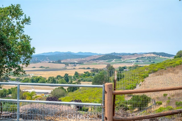 1685 Corbett Highlands Place, Arroyo Grande CA: https://media.crmls.org/medias/393d7533-cea4-4f10-87b0-6940533038cf.jpg