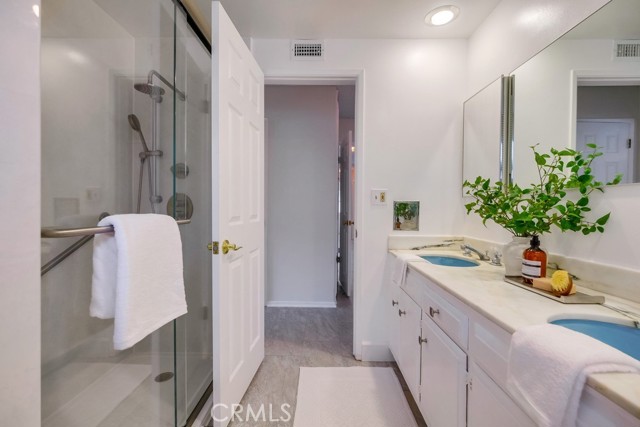 Main bathroom with walk in shower