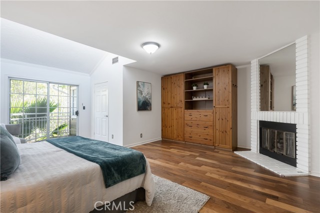 2006 Aviation Way, Redondo Beach CA: https://media.crmls.org/medias/393d89c6-48cd-4c4f-afee-655e753a790b.jpg