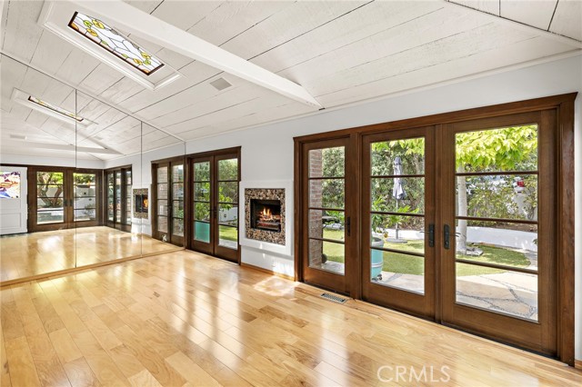 490 Agate, Laguna Beach CA: https://media.crmls.org/medias/393df5ef-48f3-48c8-af7c-a11774659c1f.jpg