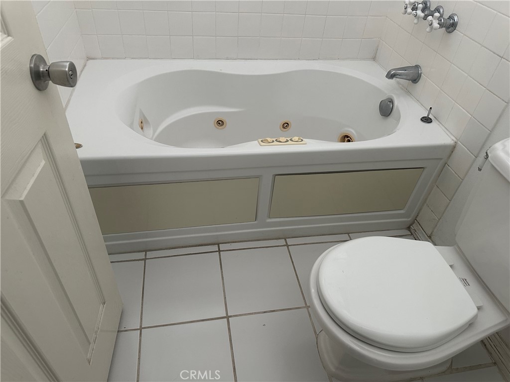 https://media.crmls.org/medias/393e733b-c79a-4315-b1b0-60f91b96da80.jpg?preset=X-Large