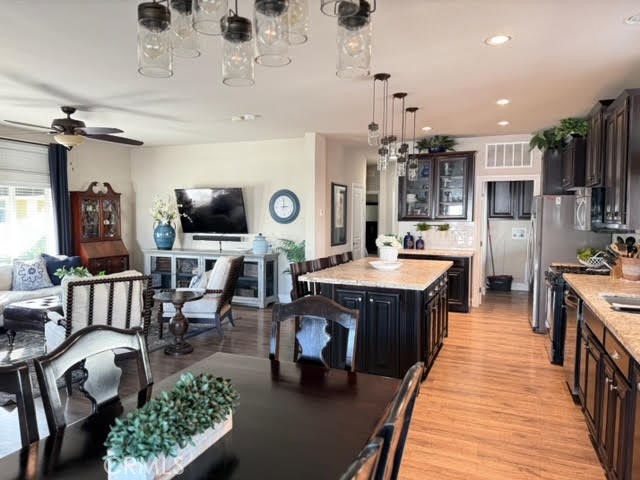 Detail Gallery Image 12 of 41 For 24701 Raymond Ave #120,  Lake Forest,  CA 92630 - 3 Beds | 2 Baths