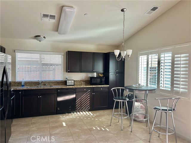 Detail Gallery Image 11 of 34 For 2185 W Drake Ave, Merced,  CA 95348 - 3 Beds | 2 Baths