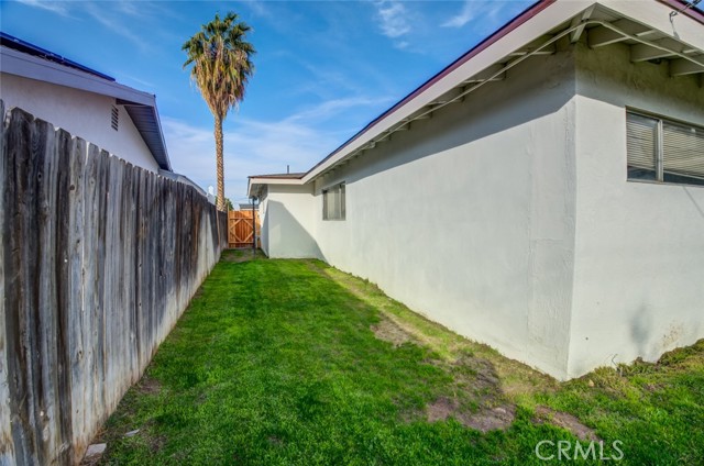 Detail Gallery Image 10 of 37 For 3801 Laverne Ave, Bakersfield,  CA 93309 - 3 Beds | 2/1 Baths