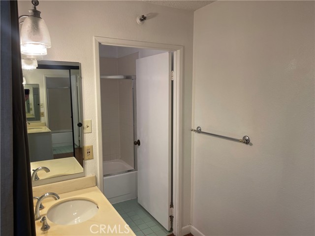 600 W 9th Street, Los Angeles CA: https://media.crmls.org/medias/3940632b-0bcd-4608-b31a-398fb658d781.jpg