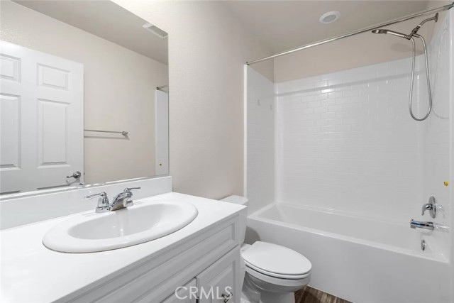 Detail Gallery Image 9 of 20 For 14700 Sherman, Van Nuys,  CA 91405 - 4 Beds | 3/1 Baths