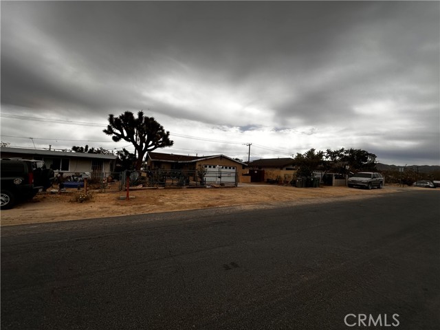 6317 Indio Avenue, Yucca Valley CA: https://media.crmls.org/medias/3940a838-00cc-47c7-bbbd-893e8169149e.jpg