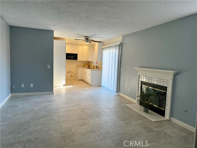 Detail Gallery Image 13 of 22 For 10850 Almond St, Adelanto,  CA 92301 - 3 Beds | 2/1 Baths