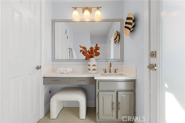 Image 45 of 73 For 4972 Park  