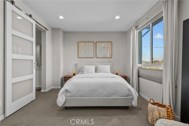 Detail Gallery Image 13 of 19 For 13135 W Lumina, Valley Glen,  CA 91401 - 3 Beds | 4 Baths