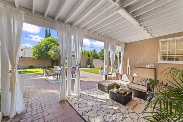 Detail Gallery Image 28 of 44 For 17008 Hartland St, Lake Balboa,  CA 91406 - 4 Beds | 2 Baths