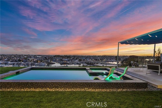 Detail Gallery Image 15 of 58 For 1207 Dolphin Ter, Corona Del Mar,  CA 92625 - 6 Beds | 6/2 Baths