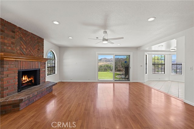 13620 Pales, Agua Dulce CA: https://media.crmls.org/medias/39459783-f0df-46f0-9412-c1975886400b.jpg