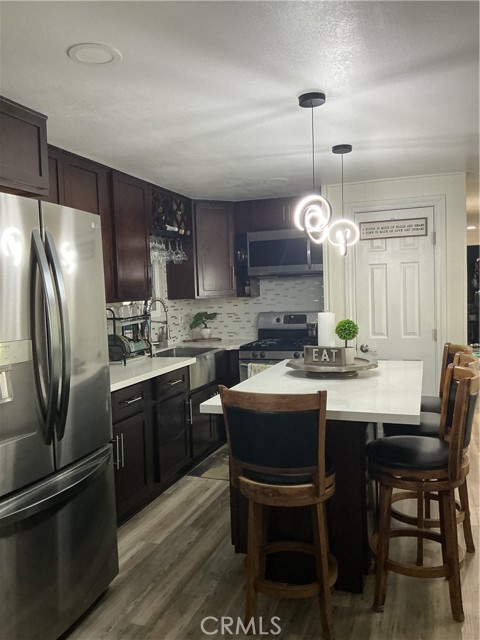 1097 N State St., Hemet CA: https://media.crmls.org/medias/3945983f-17a0-4f9f-b5d3-945b5acfdafc.jpg
