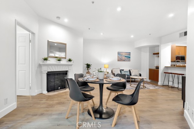 Detail Gallery Image 6 of 27 For 620 S Gramercy #338,  Los Angeles,  CA 90005 - 2 Beds | 2 Baths