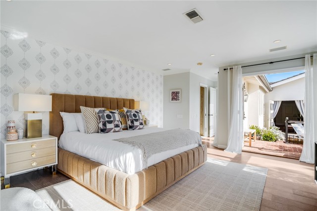 Detail Gallery Image 13 of 30 For 360 Diamond St, Laguna Beach,  CA 92651 - 4 Beds | 3 Baths