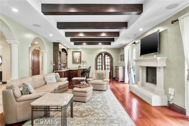 4141 Cambridge Road, La Canada Flintridge CA: https://media.crmls.org/medias/3947c9f5-1bd4-4a29-8a02-6f19767a59b6.jpg