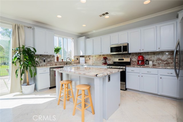 Detail Gallery Image 3 of 45 For 33353 Wallace Way, Yucaipa,  CA 92399 - 3 Beds | 2/1 Baths