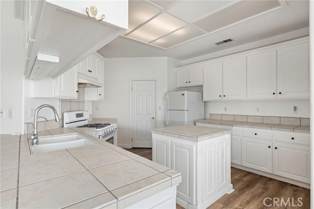 Detail Gallery Image 18 of 52 For 6607 Radio Flyer, Bakersfield,  CA 93312 - 3 Beds | 2 Baths