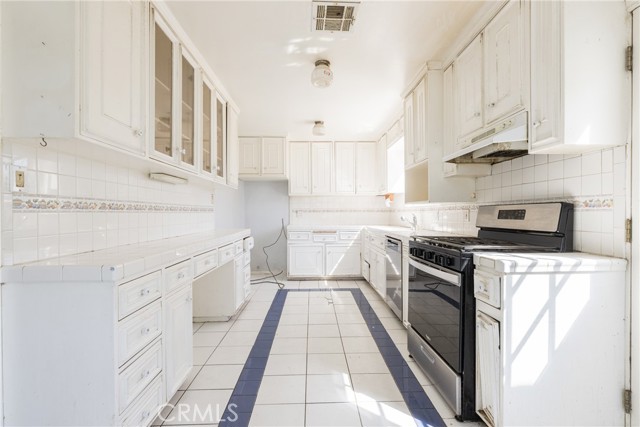 Detail Gallery Image 14 of 48 For 17149 Donmetz, Granada Hills,  CA 91344 - 4 Beds | 2 Baths